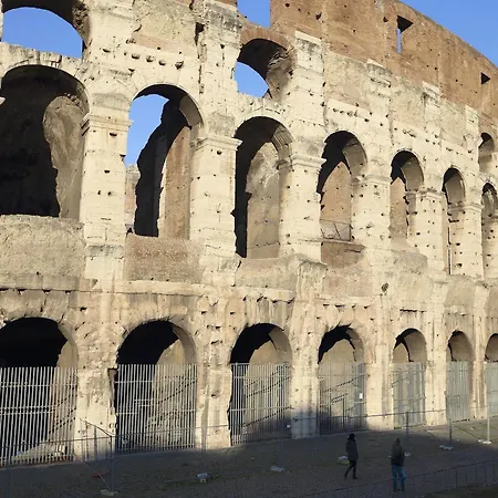 Tullia And Prisca Relais